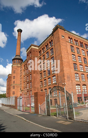 Victoria Mills (1867  + 1873) sur le canal de Rochdale, Miles Platting, Manchester, Royaume-Uni. Résidence, d'affaires et maintenant l'usage éducatif. Banque D'Images