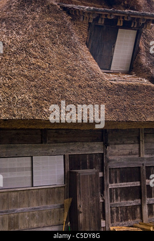 Maisons de ferme traditionnel japonais conservés à Hida no Sato folk village en dehors de Takayama. Banque D'Images