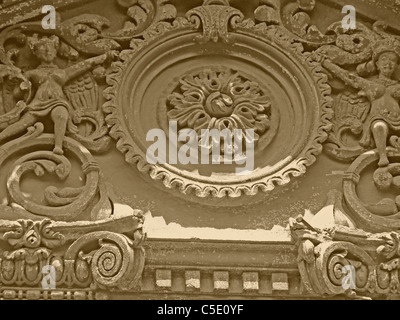 La partie sculptée d'une très vieille maison, Pune, Maharashtra, Inde Banque D'Images