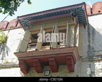 Ancien type balcon à Parvati, Pune, Maharashtra, Inde Banque D'Images