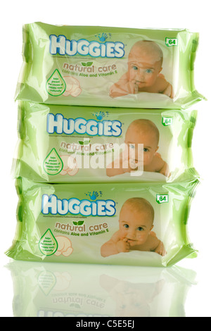 Trois paquets de 64 Huggies lingettes natural care lingettes pour bébé avec aloès et vitamine E. Banque D'Images