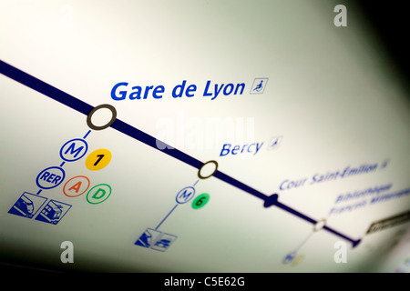 Un témoin lumineux pour la Gare de Lyon en métro, Paris France Banque D'Images