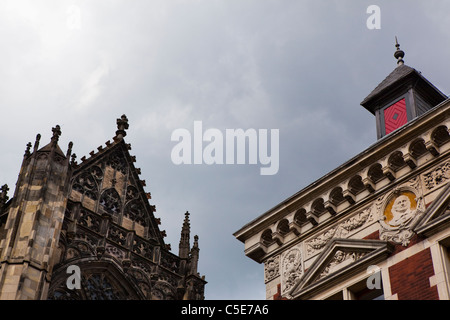 Dom Kerk et les bâtiments de l'Université d'Utrecht sur l'horizon, Utrecht Banque D'Images