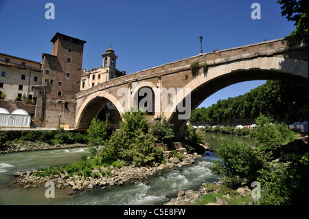 Italie, Rome, Tibre, Isola Tiberina, Pons Fabricius, Ponte Fabricio, ancien pont romain (62 BC) Banque D'Images