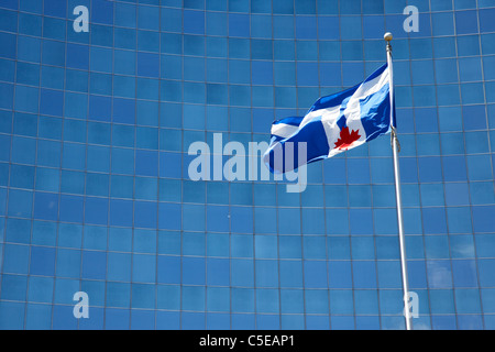 Drapeau municipal de Toronto, en face de l'Ontario Power Generation Ontario Power Generation building toronto ontario canada Banque D'Images