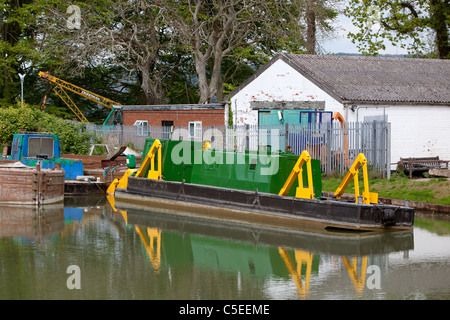 Bateau de travail du canal de Kennet et Avon Canal Caen.Wiltshire UK Banque D'Images