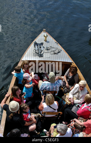 Bateau voyage sur la rivière Avon, Stratford-upon-Avon, Royaume-Uni Banque D'Images