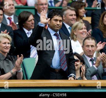 Sachin Tendulkar dans la loge royale au cours de l'édition 2011 des Championnats de tennis de Wimbledon Banque D'Images