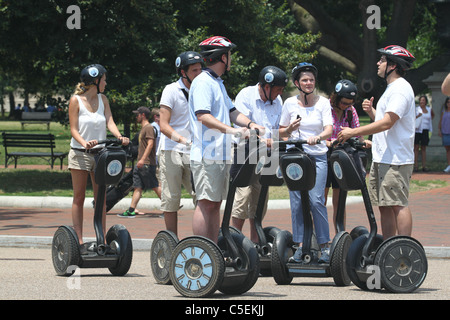 Groupe de touristes à Washington DC sur les véhicules de transport Segway Banque D'Images