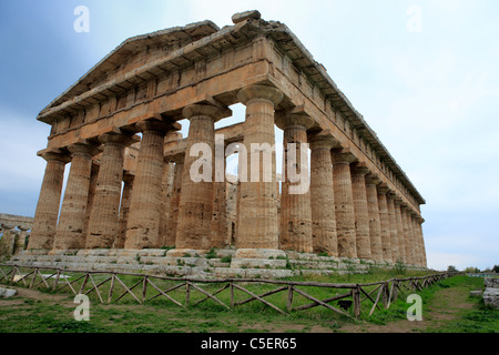 Neptune temple grec (с. 450 BС), Paestum, Salerne, Campanie, Italie Banque D'Images