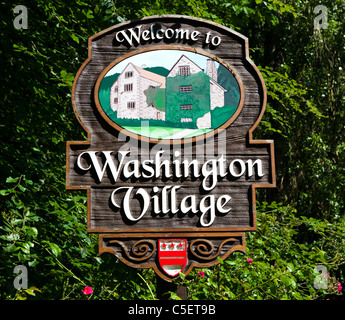 Panneau du Village à Washington, Sunderland (site de la maison ancestrale de la famille du président américain George Washington), Tyne and Wear, Royaume-Uni Banque D'Images
