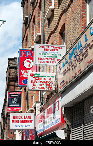 Le célèbre restaurant curry signe Brick Lane dans l'East End de Londres Banque D'Images