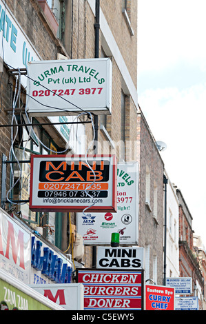 Le célèbre restaurant curry signe Brick Lane dans l'East End de Londres Banque D'Images