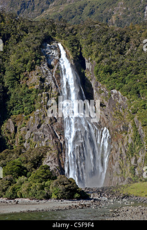 Lady Bowen Falls, Milford Sound, Fjordland National Park, South Island, New Zealand Banque D'Images