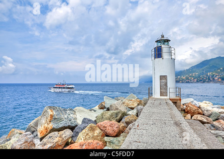 Leuchtturm à Camogli Ligurie, sur la Méditerranée Banque D'Images