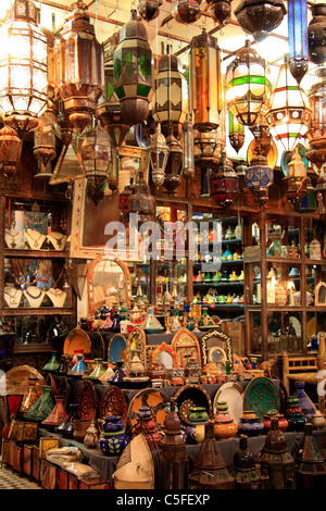 Portrait de détails lanterne échoppe de marché dans le souk, Taroudant, Taroudant, Maroc du Sud Banque D'Images