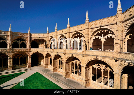 Portugal, Lisbonne : vue sur le Cloître médiéval du monastère de Saint Jérôme Banque D'Images
