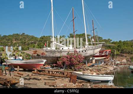 Bateau à voile chantier naval quai Fethiye Turquie Banque D'Images