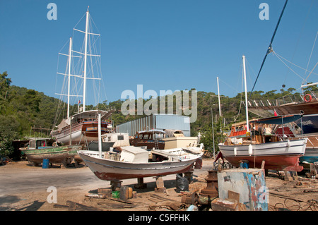 Bateau à voile chantier naval quai Fethiye Turquie Banque D'Images