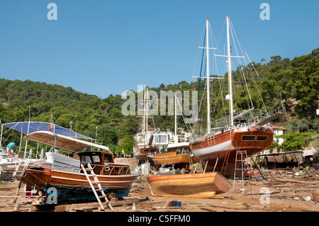 Bateau à voile chantier naval quai Fethiye Turquie Banque D'Images