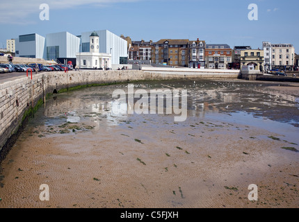 Grande-bretagne : Royaume-Uni : Angleterre : KENT : MARGATE : TURNER ET CONTEMPORAIN HARBOUR Banque D'Images