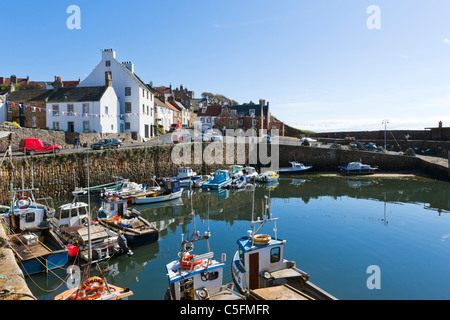 Les bateaux de pêche locaux dans le port du village pittoresque de Crail, East Neuk, Fife, Scotland, UK Banque D'Images