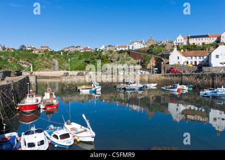 Les bateaux de pêche locaux dans le port du village pittoresque de Crail, East Neuk, Fife, Scotland, UK Banque D'Images