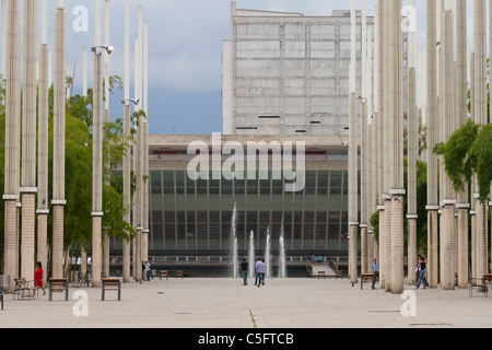 Plaza Cisneros et bibliothèque EPM, Medellin, Colombie Banque D'Images