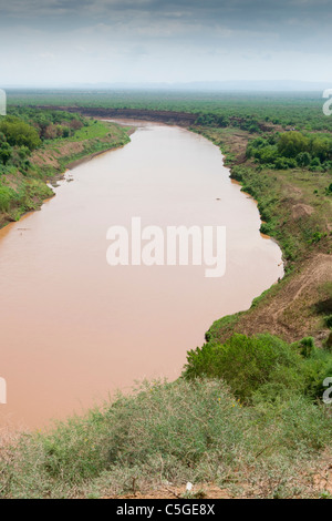 Paysage de la rivière Omo, dans le village de Kolcho, dans la basse vallée de l'Omo, dans le sud de l'Éthiopie, l'Afrique. Banque D'Images
