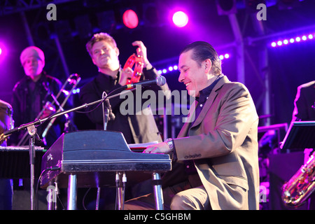 Jools Holland joue sur la scène principale à l'arbre, 2011 Festival Larmer UK Banque D'Images