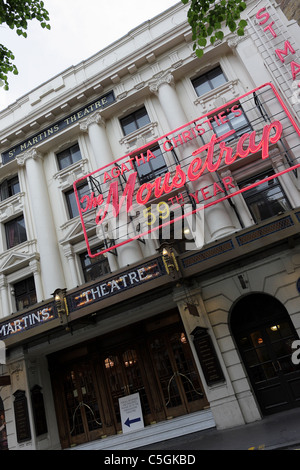 ST MARTINS THEATRE,vue ici dans la rue de l'Ouest en ce moment l'exécution la plus longue du monde jouer MOUSETRAP d'Agatha Christie. Banque D'Images