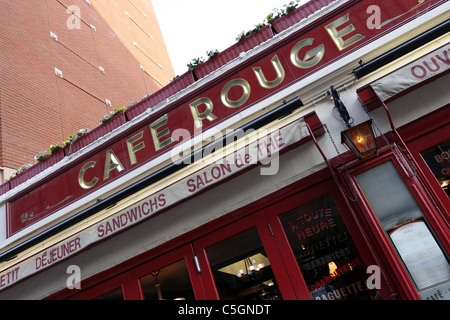 Café Rouge,restaurant populaire et d'un café situé en face du magasin Harrods à Basil Street, Knightsbridge. Banque D'Images