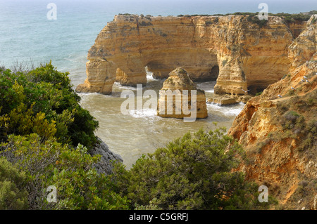 La plage de Marinha en Algarve Banque D'Images