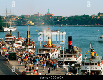 Les passagers et les paquebots à Blasieholmen sur bateau archipel jour à Stockholm Banque D'Images