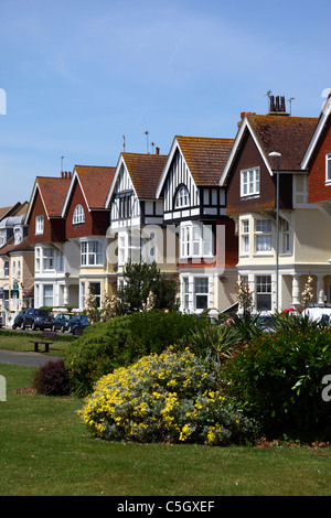 Port de plaisance de l'ouest des jardins et maisons, St Leonards on Sea, East Sussex, Angleterre Banque D'Images