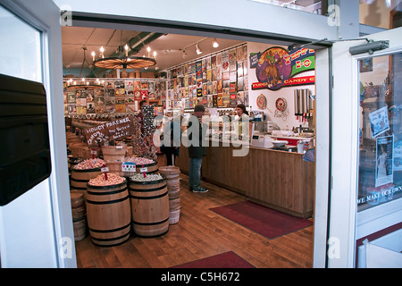 Un magasin de bonbons à Jackson Hole, Wyoming, USA. Beaucoup de choses pour attirer un touriste avec une dent douce. Banque D'Images