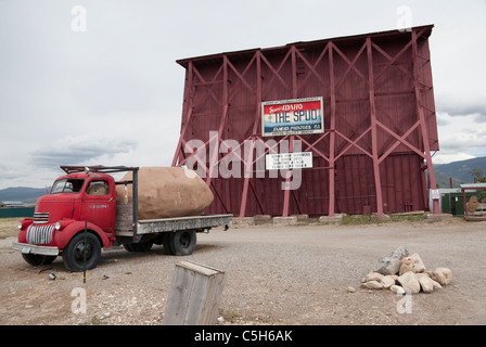 Est venu sur cette unique au drive-in Theatre à Driggs, Idaho, USA, en utilisant les membres de la renommée grand 'spud' pommes de terre. Banque D'Images