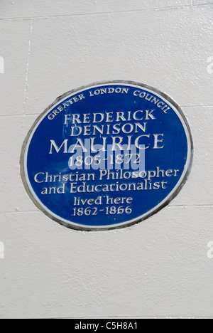Greater London Council blue plaque marquant l'ancienne maison de théologien anglais John Frederick Denison Maurice. Banque D'Images
