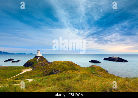 Llanddwyn phare, l'île Llanddwyn, Anglesey, au nord du Pays de Galles Banque D'Images