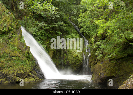 Ceunant Mawr cascade, Llanberis, Parc National de Snowdonia, le Nord du Pays de Galles, Royaume-Uni Banque D'Images