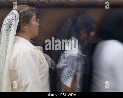 À l'occasion du Carême à Antigua (La Antigua Guatemala), les célébrations catholiques menant à la Semaine Sainte, les images de Jésus et Banque D'Images