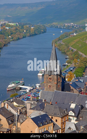 Blick auf den Michaelsturm Bernkastel-Kues mit dem, Mosel, vue sur la tour de Bernkastel-Kues et Michael, Moselle Banque D'Images