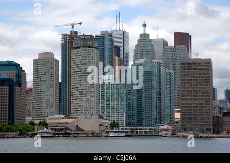 Quartier financier de la ville de Toronto y compris l'hôtel Westin Harbour Castle de Toronto et quais de l'île comme vu de toronto lake Banque D'Images