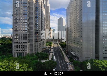 Vue de l'agglomération des édifices gouvernementaux à Shinjuku, Tokyo, Japon. Banque D'Images