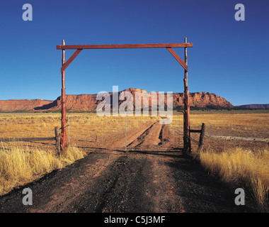 Ranch gate dans prairie/désert près de Flagstaff, Arizona, USA Banque D'Images