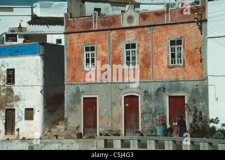 Maison front de mer colorés traditionnels sur l'île de Spetsai, Grèce Banque D'Images