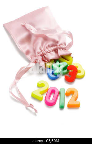 L'année 2012 et l'alphabet plastique en couleur blocs dans sachet Banque D'Images