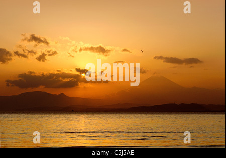 Le Mont Fuji, Japon, vu de l'ensemble de la baie de Sagami Enoshima Banque D'Images