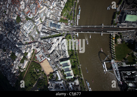 Vue aérienne de London Eye et Hungerford Bridge Banque D'Images