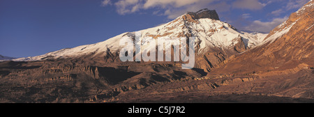 Muktinath Himal et le village de Chhinga, ouest du Népal. Banque D'Images